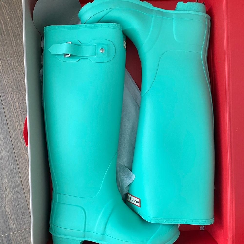 New in Box Hunter Boot Seafoam Teal 8 wide calf